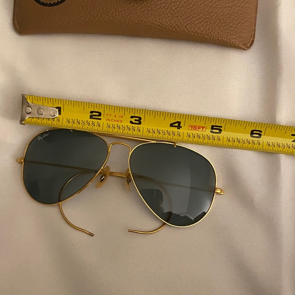 Ray-Ban Classic Gold Frame Unisex Sunglasses - Picture 4 of 5